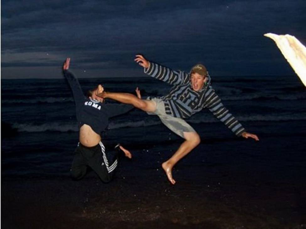 Cười ra nước mắt với những cặp đôi hoàn cảnh này-5