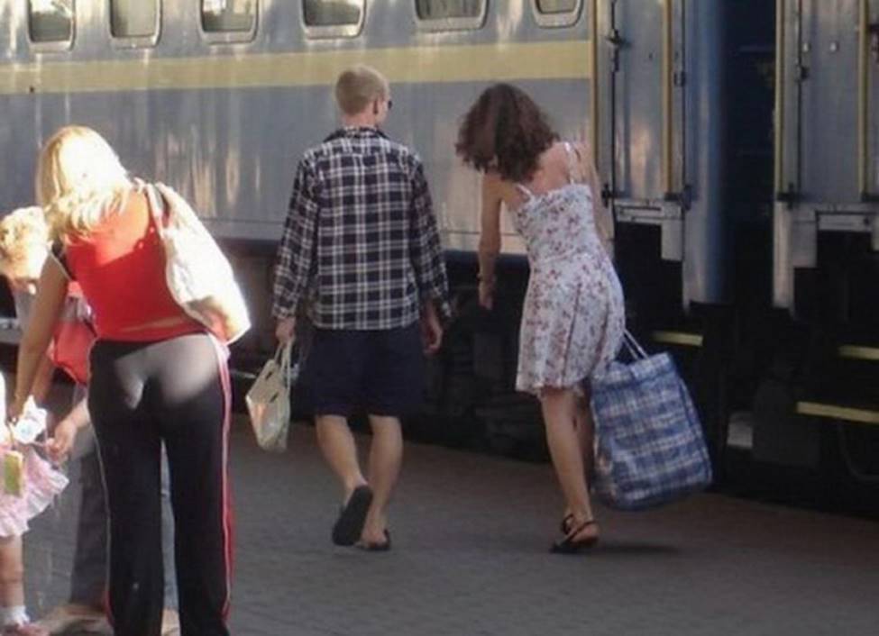 Cười ra nước mắt với những cặp đôi hoàn cảnh này-14