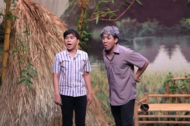 Trường Giang bị người chơi ôm hôn và bất ngờ để lộ hình nền điện thoại-2