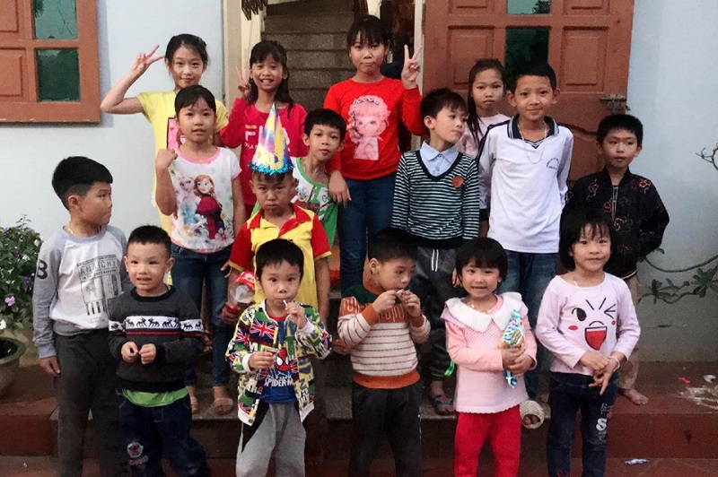 Bị ngã trật chân, cậu bé lớp 4 bất ngờ nhận được xấp thư hỏi thăm từ bạn bè-10