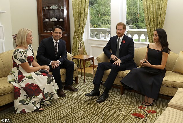 Công nương Meghan Markle lại chơi lớn chọn đầm hơn nửa tỷ đồng khi tới New Zealand-4