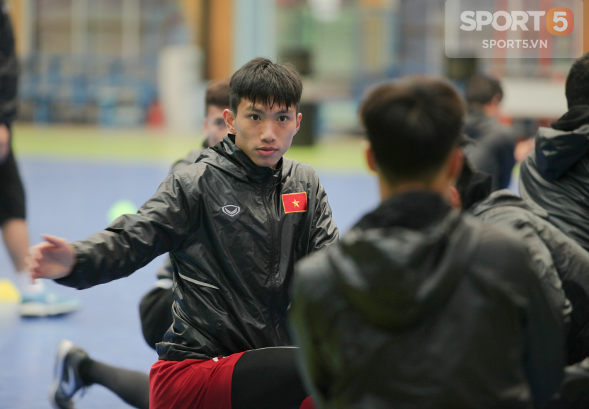 Trọng ỉn bị mắng oan, HLV Park Hang Seo méo mặt vì dạy học trò đánh đầu-7