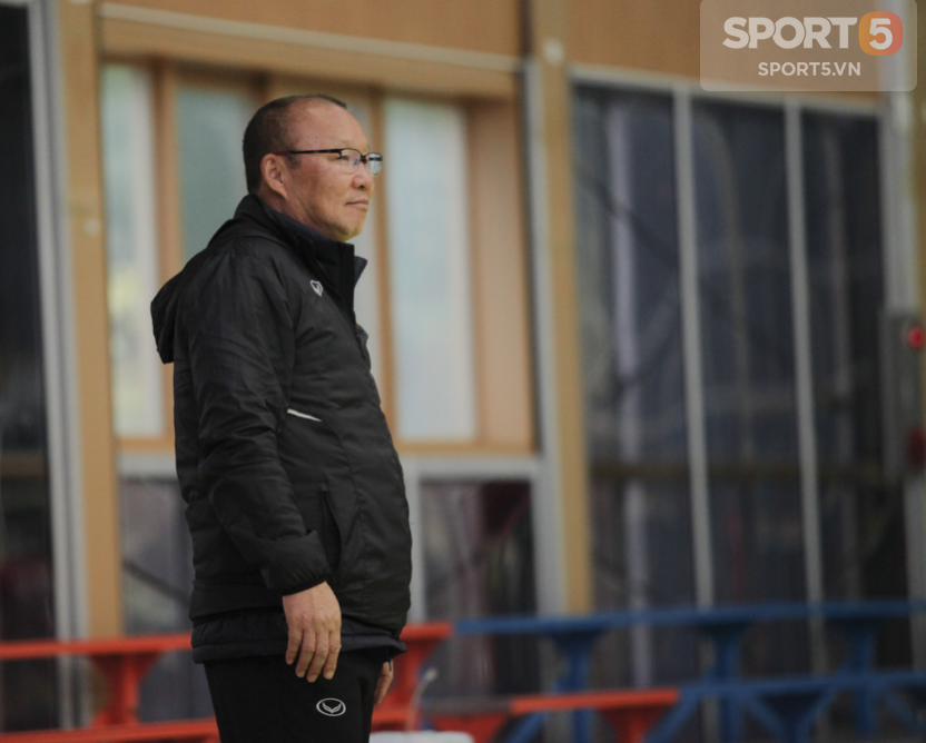 Trọng ỉn bị mắng oan, HLV Park Hang Seo méo mặt vì dạy học trò đánh đầu-13