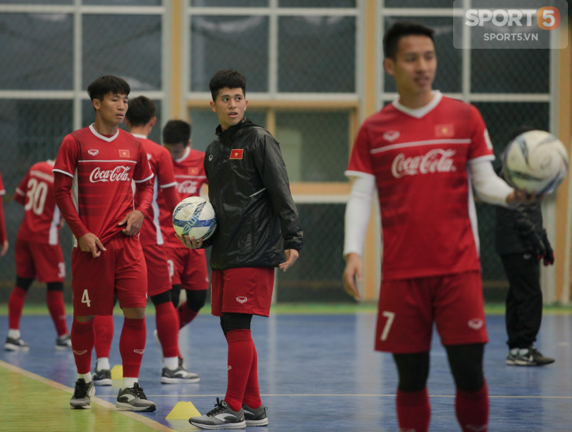 Trọng ỉn bị mắng oan, HLV Park Hang Seo méo mặt vì dạy học trò đánh đầu-10