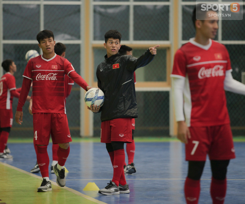 Trọng ỉn bị mắng oan, HLV Park Hang Seo méo mặt vì dạy học trò đánh đầu-11