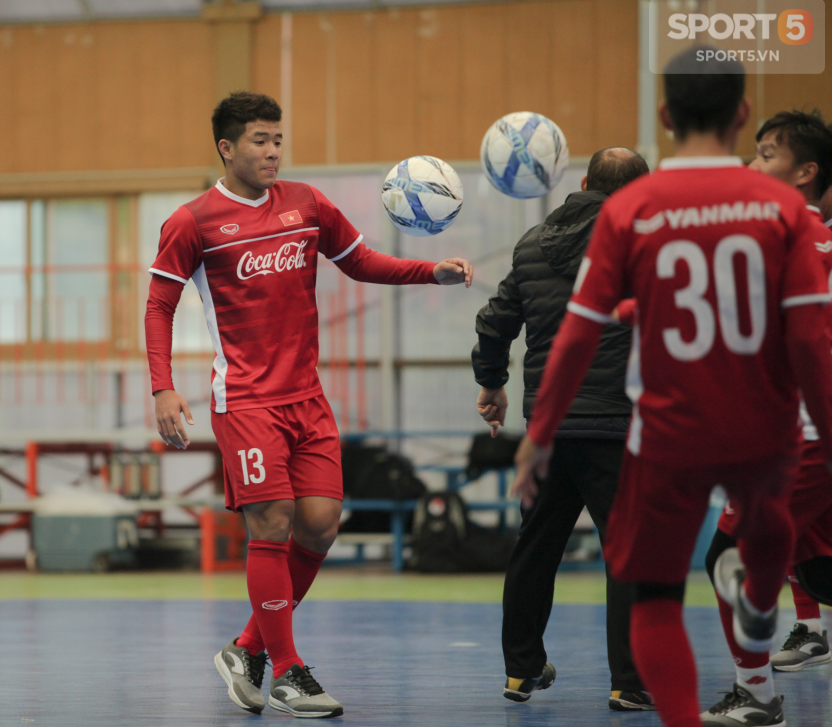 Trọng ỉn bị mắng oan, HLV Park Hang Seo méo mặt vì dạy học trò đánh đầu-4