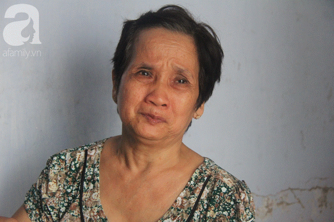 Rơi nước mắt cảnh mẹ già đi xin cơm từng bữa nuôi 2 con tâm thần cùng người chồng mù bệnh tật-6