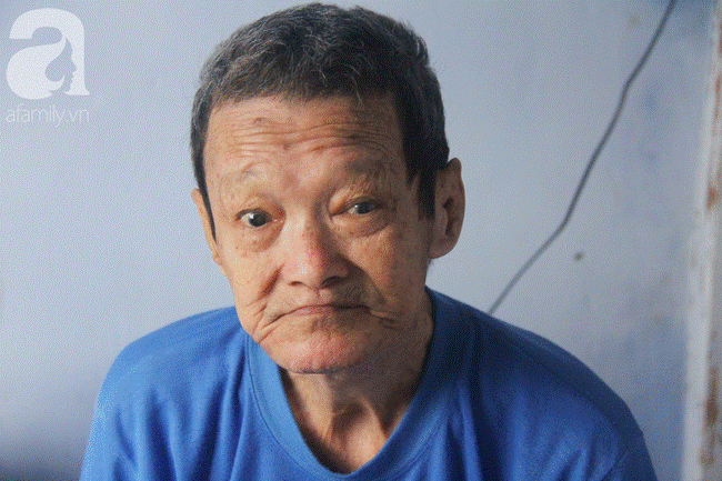 Rơi nước mắt cảnh mẹ già đi xin cơm từng bữa nuôi 2 con tâm thần cùng người chồng mù bệnh tật-9