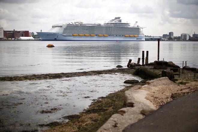 Lột trần sự thật không như là phim khi nghỉ dưỡng trên du thuyền đắt tiền-17