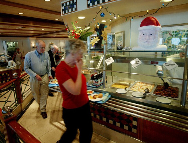 Lột trần sự thật không như là phim khi nghỉ dưỡng trên du thuyền đắt tiền-21