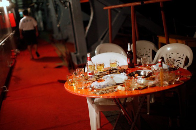 Lột trần sự thật không như là phim khi nghỉ dưỡng trên du thuyền đắt tiền-23