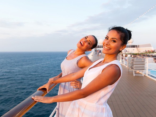 Lột trần sự thật không như là phim khi nghỉ dưỡng trên du thuyền đắt tiền-26