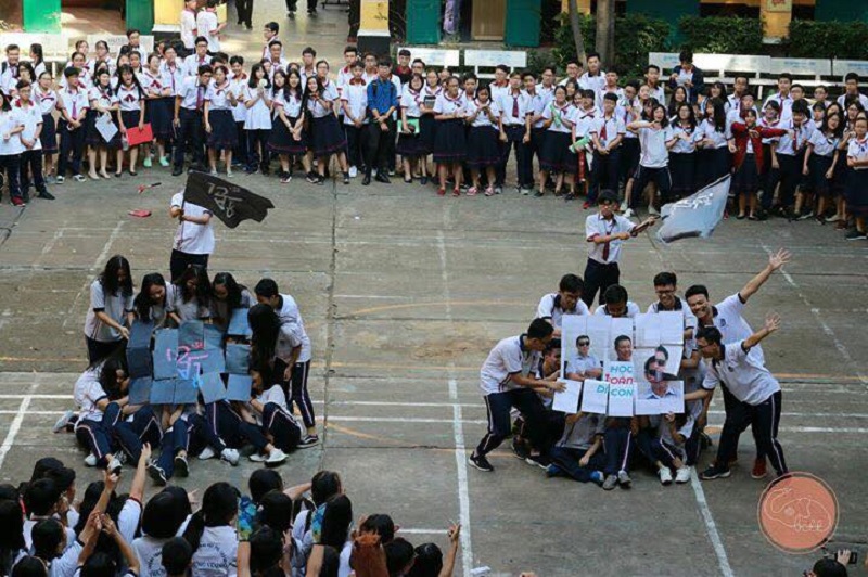 Nhảy flashmob chào mừng 20-11, học sinh cuối cấp khiến cả trường phát cuồng-1
