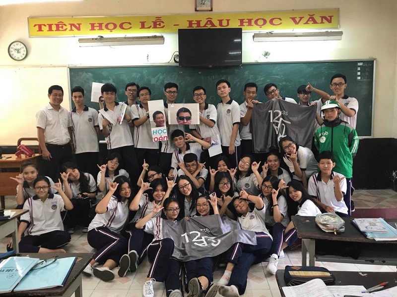 Nhảy flashmob chào mừng 20-11, học sinh cuối cấp khiến cả trường phát cuồng-5