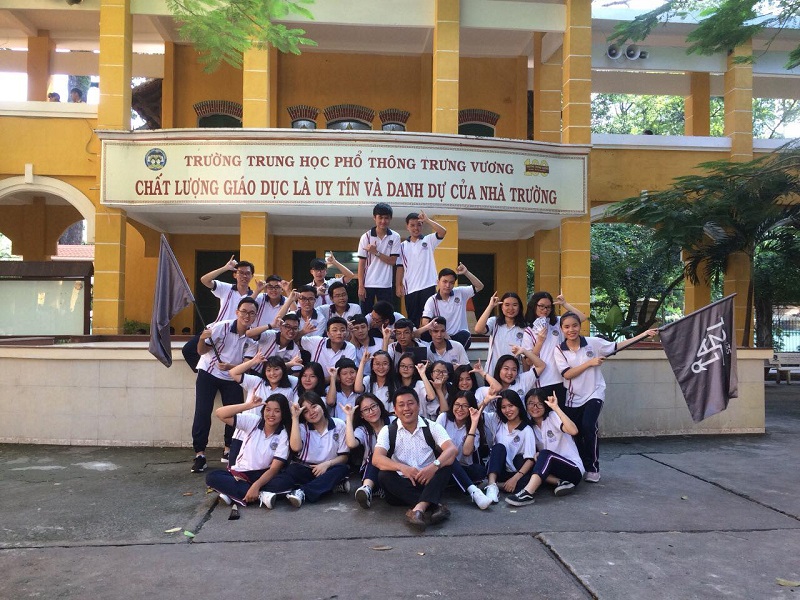 Nhảy flashmob chào mừng 20-11, học sinh cuối cấp khiến cả trường phát cuồng-6