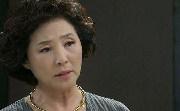 Lần đầu gặp mẹ chồng tương lai, tôi vô tình hỏi câu thế này khiến bà thay đổi thái độ-1