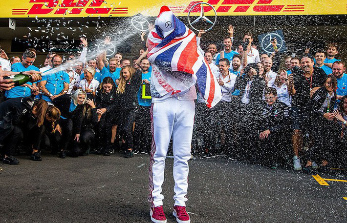 Federer nối dài kỷ lục vô tiền khoáng hậu, Hamilton tiến gần ngai vàng của huyền thoại Schumacher-6