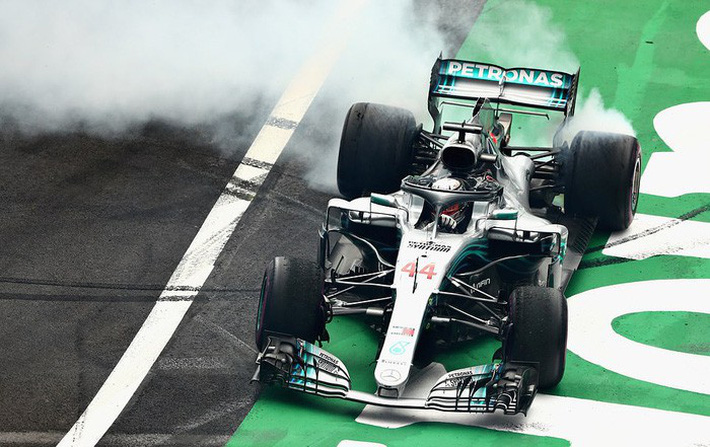 Federer nối dài kỷ lục vô tiền khoáng hậu, Hamilton tiến gần ngai vàng của huyền thoại Schumacher-10