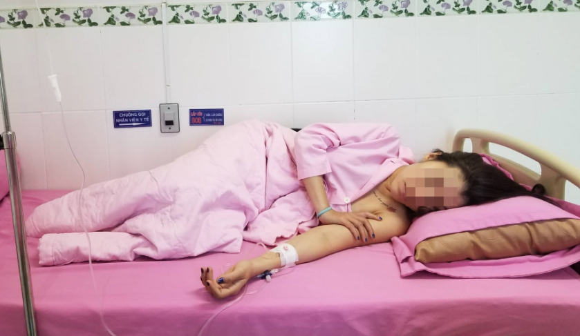 Bác sĩ nói gì về tin nổ ngực độn silicon khi đi máy bay?-1