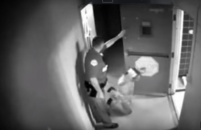 Bực mình vì bị trộm nhiều lần, chủ cửa hàng đặt bẫy và thành công bất ngờ-2