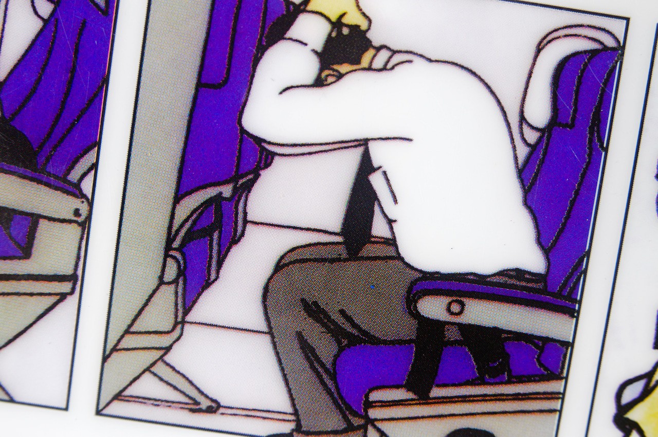 Đây là tư thế sẽ giúp bạn tăng khả năng sống sót khi máy bay hạ cánh khẩn cấp-1