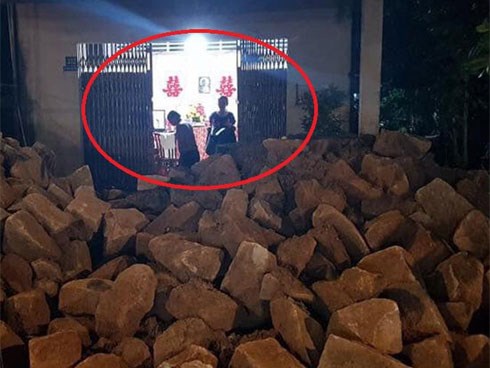 Sự thật món “quà cưới” toàn đá tảng của chàng trai tặng người yêu cũ trước đêm đón dâu
