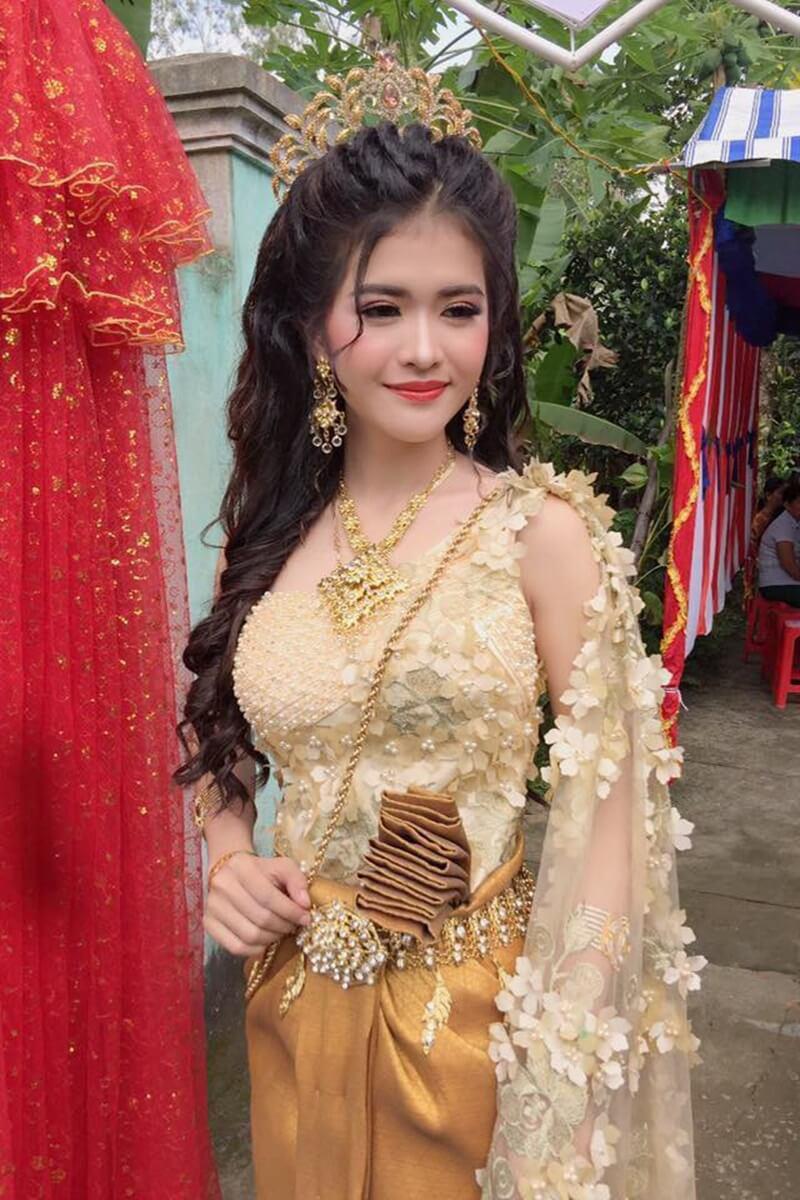 Cô dâu đeo vàng gãy cổ” nhưng mọi người lại chỉ khen chú rể tốt số” vì điểm này!-1