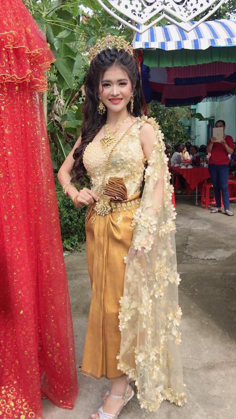 Cô dâu đeo vàng gãy cổ” nhưng mọi người lại chỉ khen chú rể tốt số” vì điểm này!-4