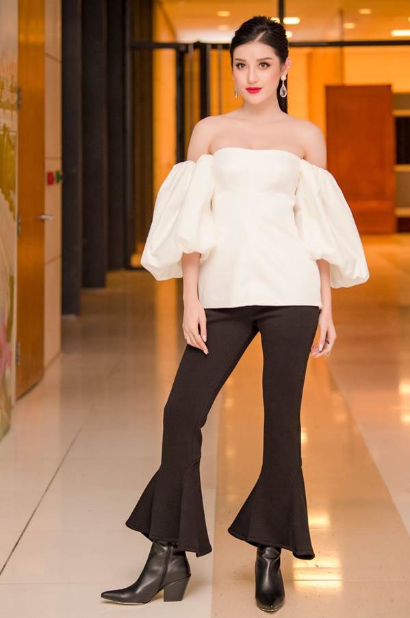 Đỗ Mỹ Linh, Huyền My gợi cảm cuốn hút dự show thời trang-1