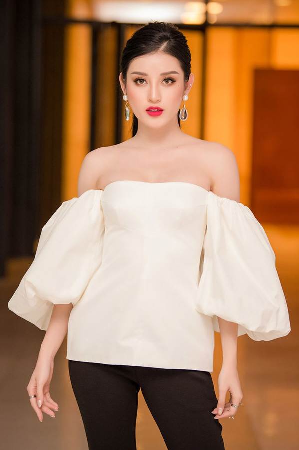 Đỗ Mỹ Linh, Huyền My gợi cảm cuốn hút dự show thời trang-2