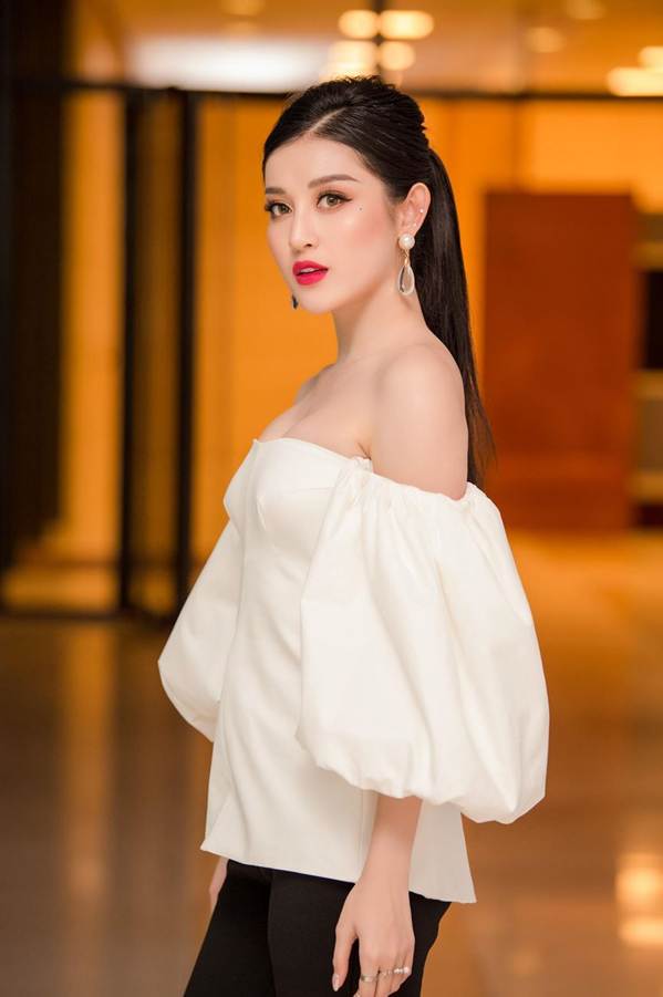 Đỗ Mỹ Linh, Huyền My gợi cảm cuốn hút dự show thời trang-3