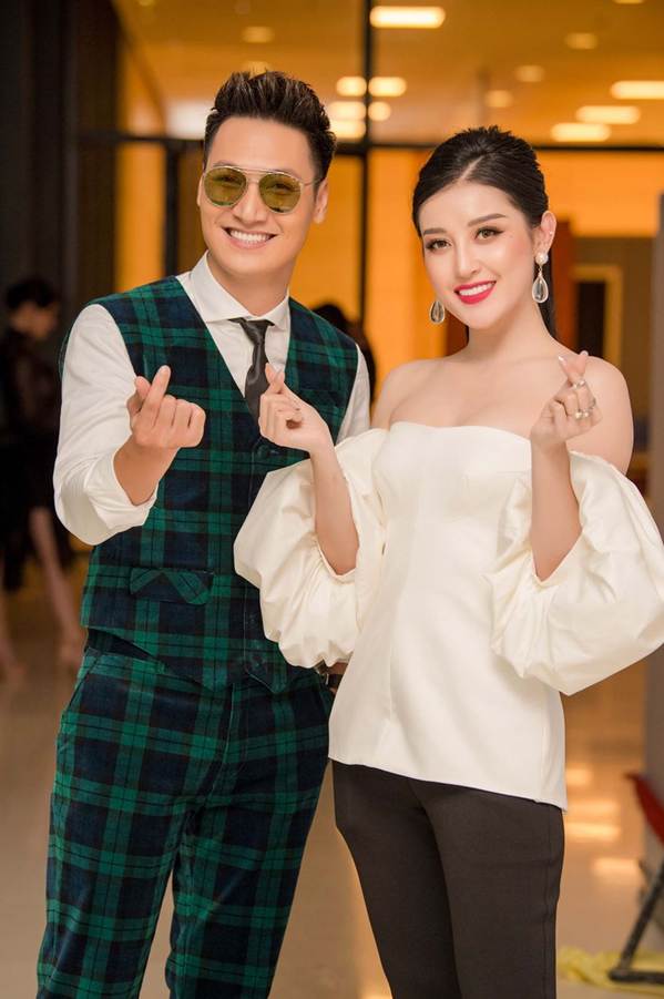 Đỗ Mỹ Linh, Huyền My gợi cảm cuốn hút dự show thời trang-10