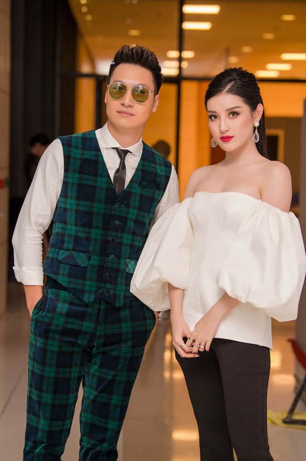 Đỗ Mỹ Linh, Huyền My gợi cảm cuốn hút dự show thời trang-9