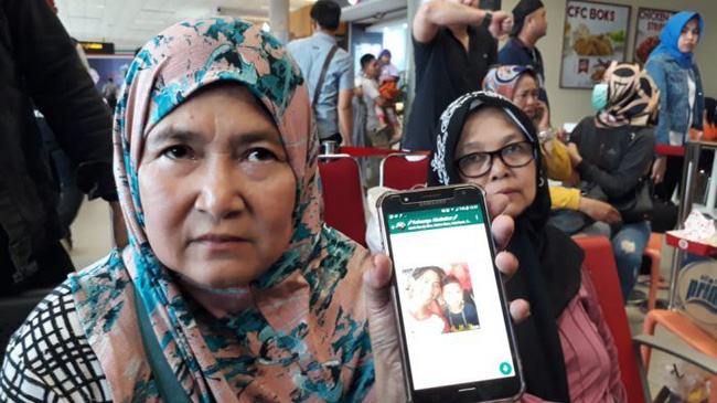 Rơi máy bay Indonesia: Xót xa bức ảnh nụ cười cuối cùng của hai bố con đi xem bóng đá, vĩnh viễn không trở về-3