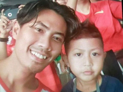 Bức hình ám ảnh gây xúc động mạnh trong tai nạn máy bay rơi ở Indonesia: Đôi vợ chồng nắm tay nhau đi đến thiên đường-6