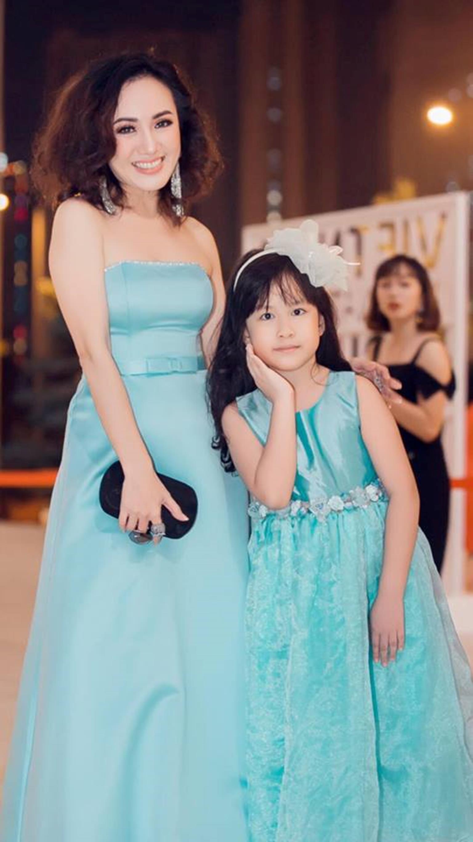 Loạt ảnh không có trên tivi của BTV Hoài Anh đốn tim người nhìn-7