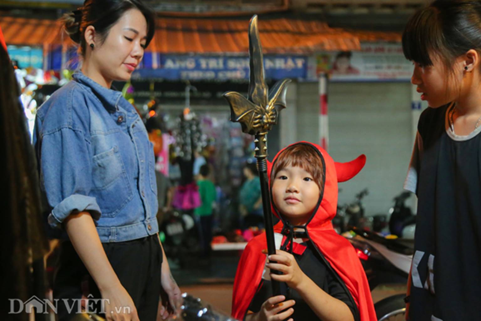 Hú vía gặp ma quỷ dạo chơi trên phố Hà Nội-3