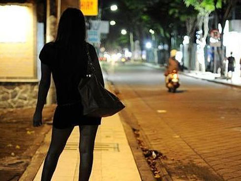 Ông Phùng Xuân Nhạ, Dương Trung Quốc nói về đuổi học SV bán dâm-3