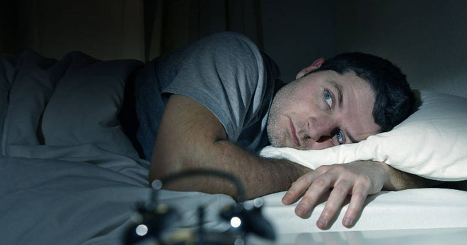 Sáng đèn khi ngủ: Thói quen không chỉ gây khó ngủ, lý do đáng sợ này mới là điều đáng nói!-2