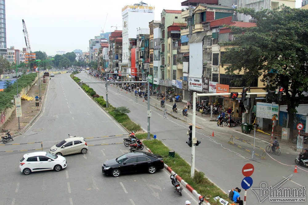 Ngày rối loạn phố Kim Mã: Xế hộp ngỡ ngàng, xe máy chen nhau hít khói-4