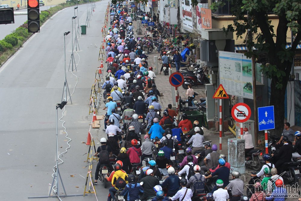 Ngày rối loạn phố Kim Mã: Xế hộp ngỡ ngàng, xe máy chen nhau hít khói-14