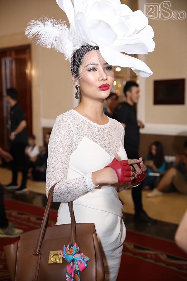 Những pha đụng hàng cười ra nước mắt vì một chiếc váy hai số phận của mỹ nhân Việt-4