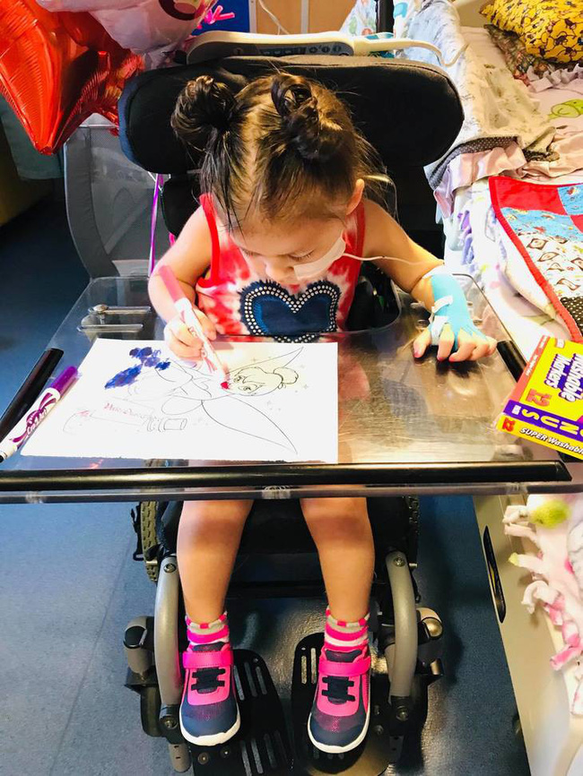 Bé 2 tuổi tưởng bị cảm thông thường, hóa ra lại mắc căn bệnh nguy hiểm làm liệt cả tay và vai-5