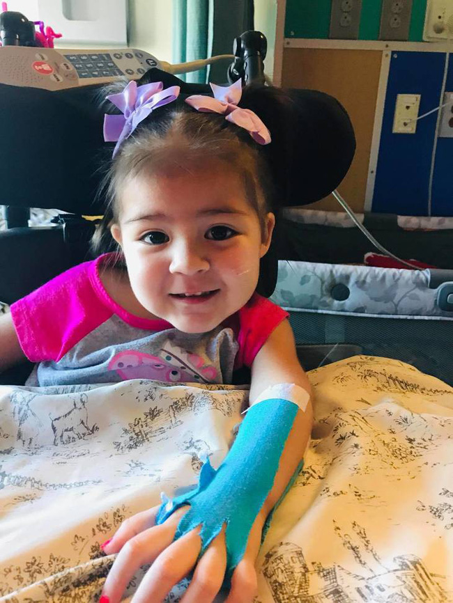 Bé 2 tuổi tưởng bị cảm thông thường, hóa ra lại mắc căn bệnh nguy hiểm làm liệt cả tay và vai-4