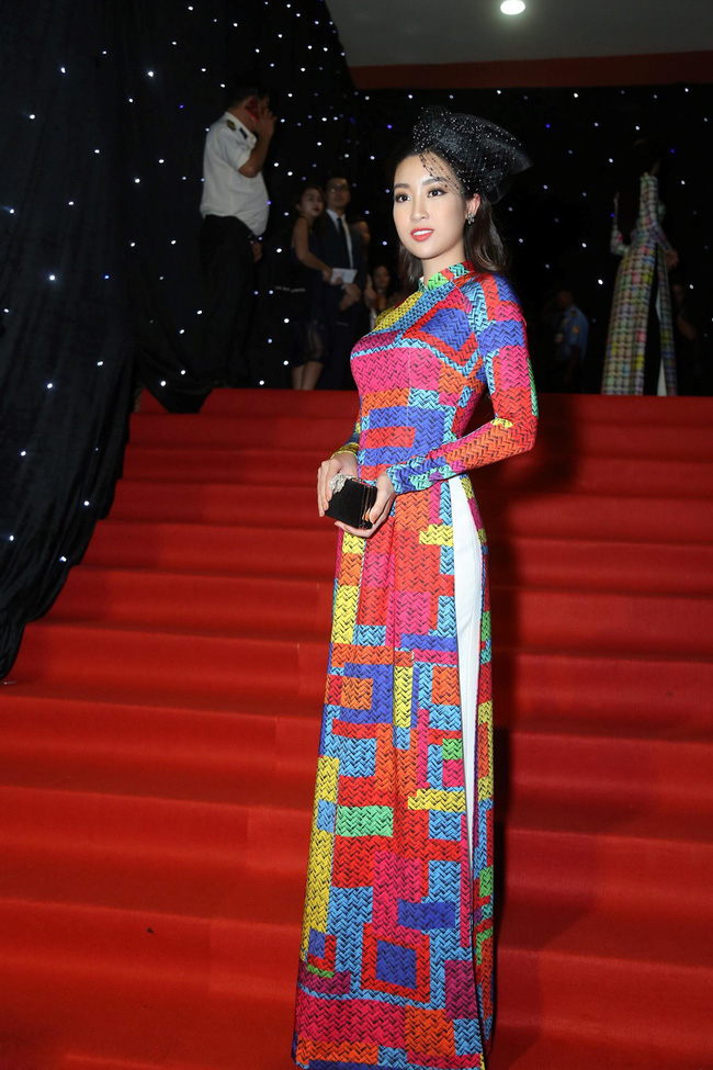 Bình thường lên đồ cũng xinh, mỗi tội cứ đến Fashion Week là Hoa Hậu Mỹ Linh lại mặc linh tinh vì ham... giật giũ-6