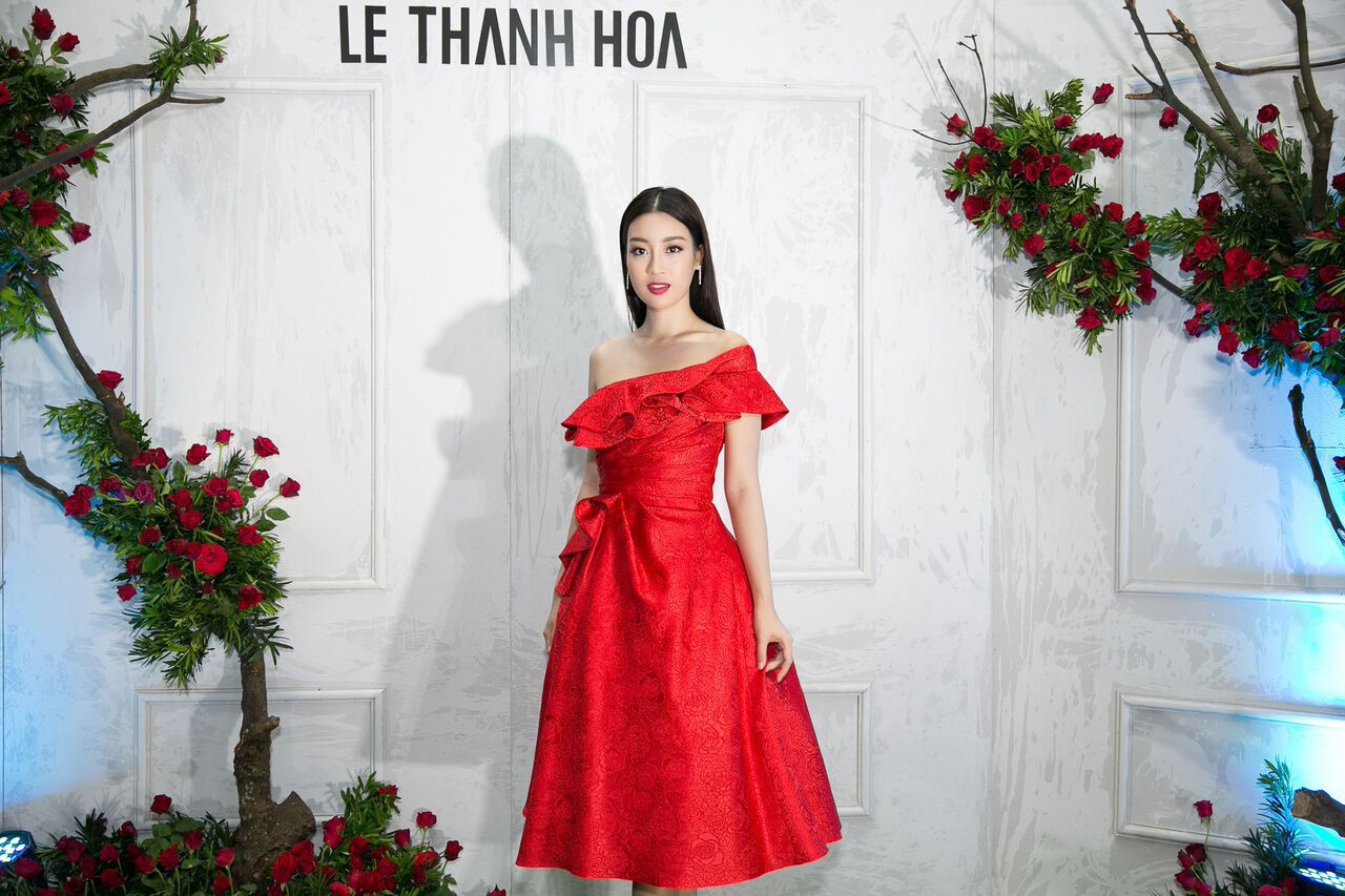 Bình thường lên đồ cũng xinh, mỗi tội cứ đến Fashion Week là Hoa Hậu Mỹ Linh lại mặc linh tinh vì ham... giật giũ-9