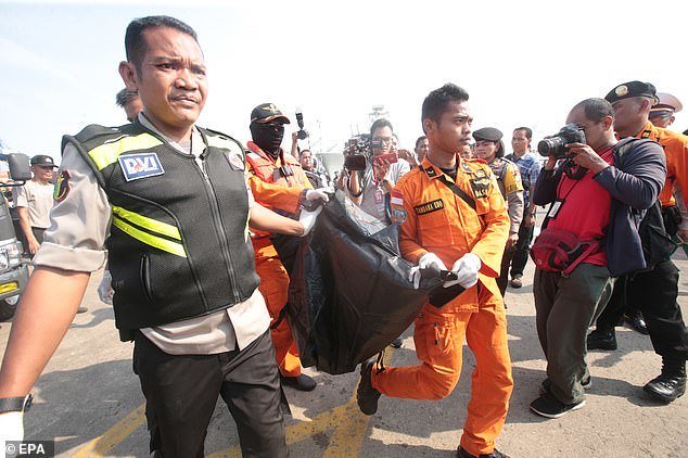 Nghi vấn máy bay Indonesia bị đánh bom-4