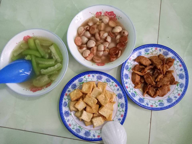 Mâm cơm 26k nấu trong 30 phút, chị em chê bai đủ điều nhưng lại lặng người trước tâm sự của vợ trẻ-2