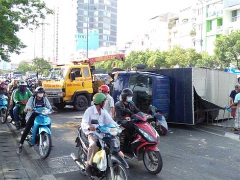 Nam sinh lớp 12 đâm dao vào mặt bạn gái khi bị chia tay-2