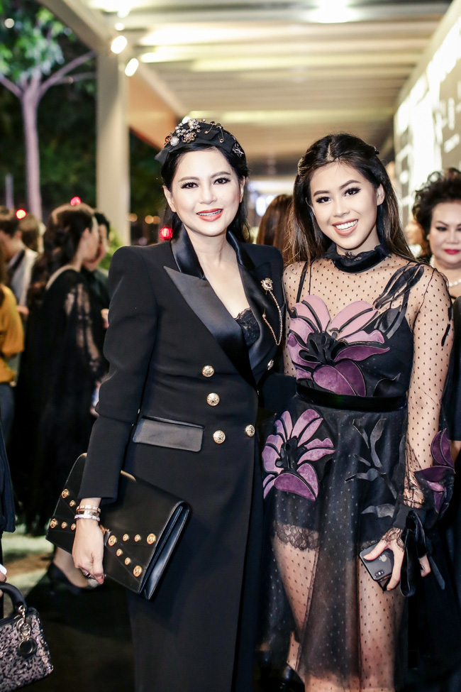 Ngỡ ngàng trước nhan sắc giống nhau như giọt nước của 3 chị em nhà diễn viên Thủy Tiên Vị đắng tình yêu-4